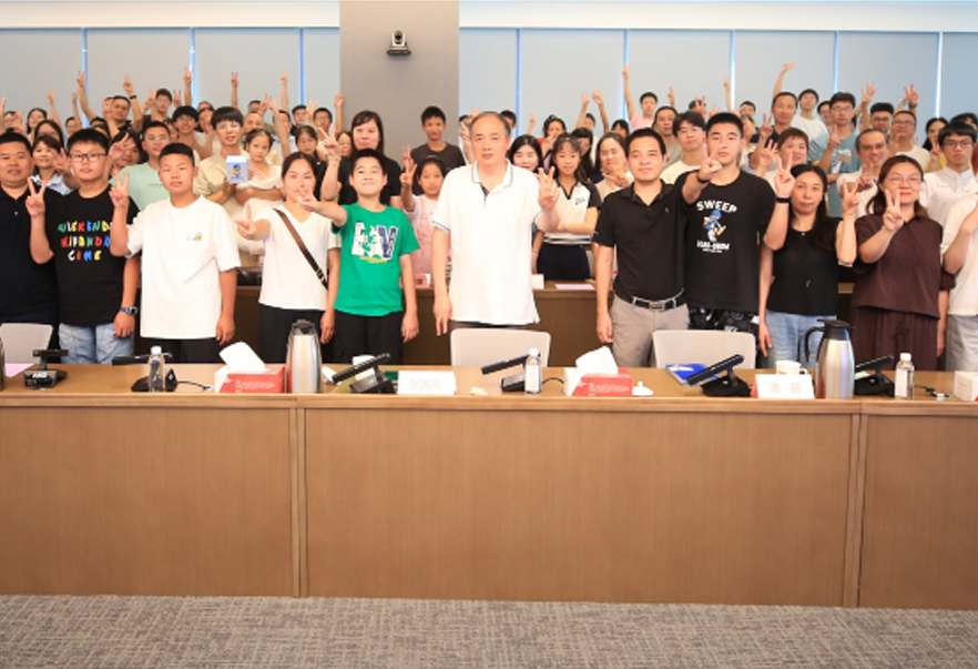 奇异果体育家庭开放日 —— 一场充满欢笑与感动的“探秘”之旅！